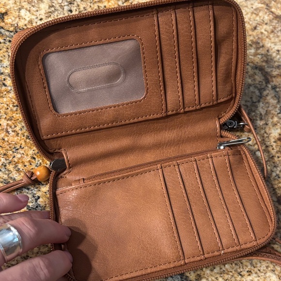 The Sak Silverlake Smartphone Wallet - Picture 6 of 6